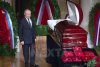 Vladimir Putin la funeraliile lui Vladimir Jirinovski: A adus trandafiri roşii şi s-a închinat lângă sicriu 760816