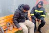 Un bătran fugit în papuci din Ucraina izbucneşte în lacrimi când primeşte pantofi de la pompierii din Rădăuţi: "Mi-ați dat viața de aici încolo" 761599