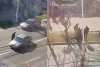 Pericol pe o șosea din Baia Mare. Un bărbat înarmat cu o bâtă a lovit toate mașinile care i-au ieșit în cale 761878