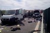 Trei oameni, printre care şi un copil de doi ani, au murit într-un accident cu şase maşini pe autostrada A1, lângă Margina în Timiş 762240