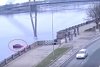 O mașină fără șofer a ieșit cu spatele din parcare și a traversat o șosea cu patru benzi circulate. Unde s-a sfârșit traseul ei prin Riga 762362
