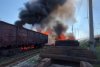 Vagoane în flăcări pe calea ferată, după ce Rusia a bombardat la Liman un nod feroviar folosit de trupele ucrainene 764794