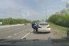 Un bărbat oprit în trafic s-a luptat cu doi polițiști și i-a târât cu mașina, în Tennessee 765537