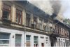 Incendiu puternic în centrul istoric al Bucureştiului. Un bărbat imobilizat în scaun cu rotile a fost salvat în ultima clipă 766421