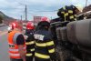 Distrugeri în lanț în județul Maramureș. Un șofer de TIR beat a ucis un bărbat aflat pe trotuar, a dărâmat stâlpi de electricitate și s-a oprit într-o casă 769408