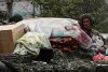 Cu tancul rusesc la furat în Ucraina. O femeie din Popasna și-a recunoscut așternuturile și boilerul pe un blindat decorat cu litera Z 771321