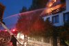 Incendiu de proporții la o hală de producție și o clădire de birouri din Prahova. Pompierii se chinuie de ore bune să stingă focul 772485