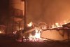 Incendiu de proporții la o hală de producție și o clădire de birouri din Prahova. Pompierii se chinuie de ore bune să stingă focul 772486