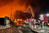 Incendiu puternic la un depozit de butelii din Piteşti. Pompierii intervin să limiteze dezastrul 772718
