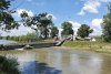 S-a prăbușit podul de la Luțca, de peste râul Siret, la doar 9 luni după ce a fost reparat. Mașinile au căzut în apă cu tot cu șoferi 772582