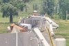 S-a prăbușit podul de la Luțca, de peste râul Siret, la doar 9 luni după ce a fost reparat. Mașinile au căzut în apă cu tot cu șoferi 772583