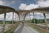 Încă un pod care se clatină în România, în județul Brașov. Imaginile dezastrului şi piedicile românești în calea trupelor NATO de la baza Cincu 772950