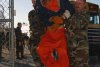 Pentagonul a lansat fotografii secrete, nemaivăzute până acum, ale deținuților din Guantanamo Bay 773365