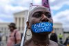 Americanii se revoltă în stradă, după interzicerea dreptului la avort | Poliția a recurs la gaze lacrimogene pentru a-i împrăștia 775645