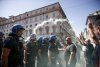Proteste masive în Italia | Taximetriștii s-au luat la bătaie cu polițiștii 777415