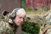 Boris Johnson a pus mâna pe armă, alături de militarii ucraineni 780906