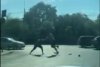 Bătaie între șoferi în plină intersecție, pe strada Barbu Văcărescu din București, filmată de un martor 781438