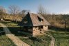 Satul "Albastru" din România, scos la vânzare pentru 1,4 milioane de euro 782158