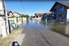 Cartier inundat la Târgu Jiu, după ce s-a spart o conductă | Apa a ajuns în curți și locuințe 782499