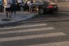 Două mașini au intrat pe trotuar, în Piața Unirii din București, după ce s-au ciocnit frontal 784079