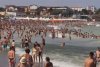 Zeci de oameni s-au strâns pe plaja din Costineşti să vadă cum e scos trupul tânărului de 21 ani din apă 784400