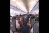 Români care zburau spre Grecia în vacanță, ținuți la 40 de grade în avion | "Ce idiot ia deciziile de a ține oamenii pe o așa caniculă închiși?” 785082