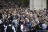 Cozi kilometrice la Westminster Hall | Oamenii aşteaptă ore în şir pentru a aduce un ultim omagiu Reginei Elisabeta a II-a 789796