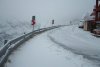 Iarnă în toată regula la munte, utilaje de deszăpezire scoase pe şosele. Şoferii, sfătuiţi să aibă cauciucuri de iarnă 790456