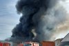 Incendiu cu degajări mari de fum la un depozit comercial, în Voluntari. Autoritățile au emis și un mesaj RO-Alert 794619