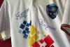 Un tricou cu semnăturile a doi campioni mondiali la canotaj, scos la licitatie pentru salvarea unei fetite bolnave din Bârlad 801369