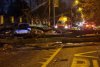Copac căzut peste un bărbat, în fața clădirii Jandarmeriei Române din București. Arborele a blocat trotuarul și ambele sensuri de mers 801911