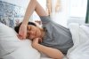 Poziţia de somn îţi poate afecta sănătatea. Cum să dormi, ca să te simţi mai bine 802280