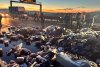 Mii de borcane de compot, împrăștiate pe autostrada Sibiu - Deva, după ce un TIR s-a răsturnat. Șoferul a murit | Trafic oprit complet 805758