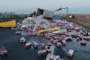 Mii de borcane de compot, împrăștiate pe autostrada Sibiu - Deva, după ce un TIR s-a răsturnat. Șoferul a murit | Trafic oprit complet 805763