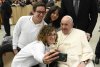 Papa Francisc împlinește astăzi 86 de ani: "Am ajuns deja la vârsta la care trebuie să spui 'ce bine arătați!'" 806094