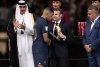 O stewardesă româncă a stat în spatele lui Emmanuel Macron și a ținut trofeul Cupei Mondiale, care i-a fost înmânat lui Messi 806343