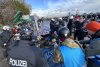Proteste violente în Germania pentru salvarea unui sat situat pe un zăcământ de cărbune | Protestatarii s-au urcat în copaci și pe acoperișuri 810566