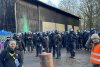 Proteste violente în Germania pentru salvarea unui sat situat pe un zăcământ de cărbune | Protestatarii s-au urcat în copaci și pe acoperișuri 810567