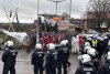 Proteste violente în Germania pentru salvarea unui sat situat pe un zăcământ de cărbune | Protestatarii s-au urcat în copaci și pe acoperișuri 810569