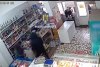 Un hoţ a ameninţat şi rănit cu un cuţit o angajată într-un magazin din Galaţi 812512