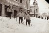 Așa arătau iernile bunicilor noștri. În 1954, zăpada a încremenit Bucureștiul, oamenii nu reușeau să deschidă nici măcar geamurile 813827