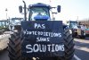 Sute de fermieri francezi au blocat străzile din Paris cu tractoare 815813