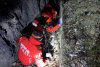 Biciclist căzut de la o înălţime de peste 8 metri, pe Cheile Sohodolului. Era prins între dig şi peretele muntelui | Cum a fost salvat 817209