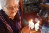 Bătrâna din Constanţa, care a sunat la 112 să anunţe că moare de frig, sărbătorită cu tort şi flori: "Nu sunteţi singură" 821031