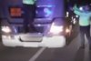 Șofer ucrainean beat, dat jos cu forța de agenții de poliție, în Bacău | Transporta 30 de tone de combustibil 822260