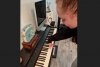 Imagini incredibile cu Alexia! | Fata cu brațele replantate a început să cânte la pian: "Câtă forţă și dorinţă de viaţă" 822528