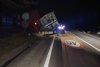 Camion încărcat cu cereale, răsturnat pe DN 13, Braşov. Traficul se desfășoară alternativ pe un singur sens 822762