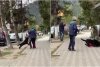 Momentul în care o bătrână a fost atacată de un câine în plină stradă. Intervenția unui bărbat a agravat situația 823226