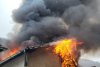Incendiu puternic în Braşov. O casă a fost mistuită de flăcări, iar proprietarul a fost mușcat de câinele panicat 823173