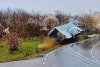 Accident teribil în Ialomiţa! Un autocar plin cu pasageri s-a răsturnat în şanţ. 11 persoane au făcut atacuri de panică 824140